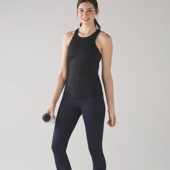 Lululemon Women’s Sz 8 Body Con Tank Top W/ Shelf Bra Black Activewear Mesh Back - Picture 13 of 15